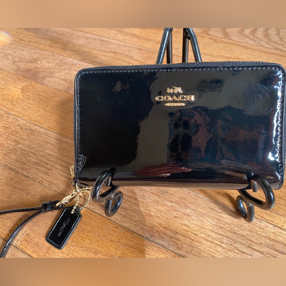 NWOT Coach wristlet, double zipper